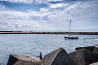 Een zomerse dag in de haven van Scheveningen van John Verbruggen thumbnail