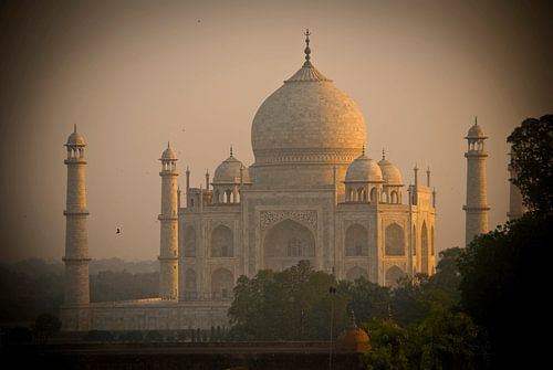 Merveille du monde dans la brume du matin