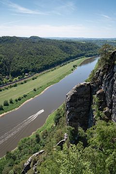Ausblick von der Bastei in das Tal der Elbe