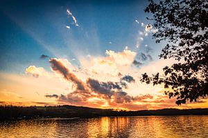 Sonnenuntergang und Wolkenformation am Baldeneysee in Essen Ruhrgebiet