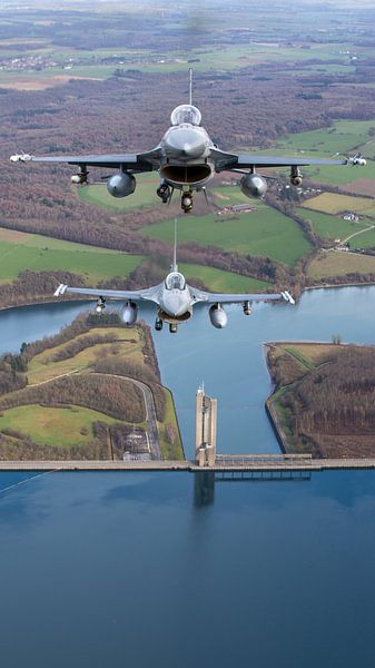 Formation en échelle à 2 navires F-16 région de Florennes par ross_impress