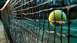 Tennisbal in het net: Dynamiek en precisie