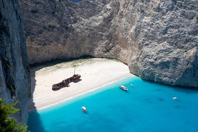 Zakynthos - Navagio Beach (3) van Jolanda van Eek en Ron de Jong