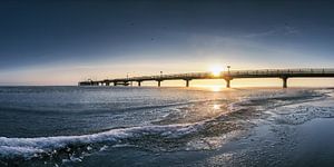 Winter in Scharbeutz an der Ostsee mit alter Seebrücke