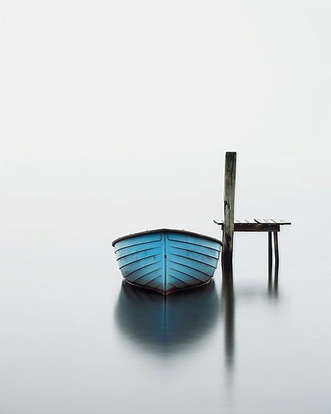 Boot treibt im Ozean von fernlichtsicht