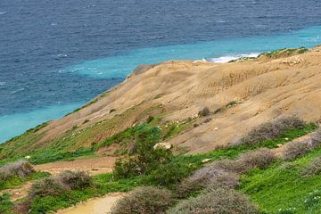 Détail de rochers sablonneux, de collines et de falaises à la mer Méditerranée sur Werner Lerooy