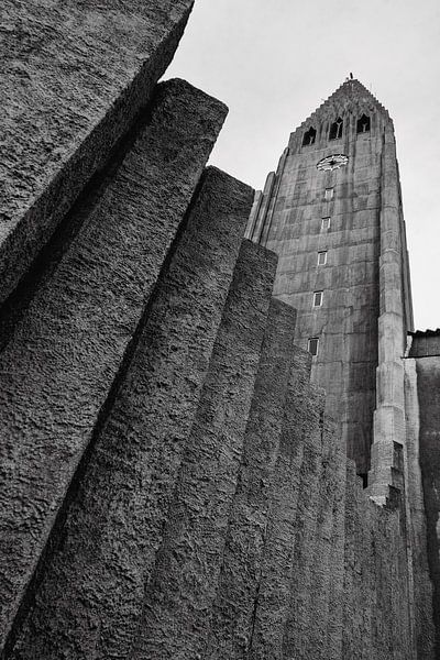 Hallgrimskirkja - kerk in Reykjavik IJsland by RUUDC Fotografie