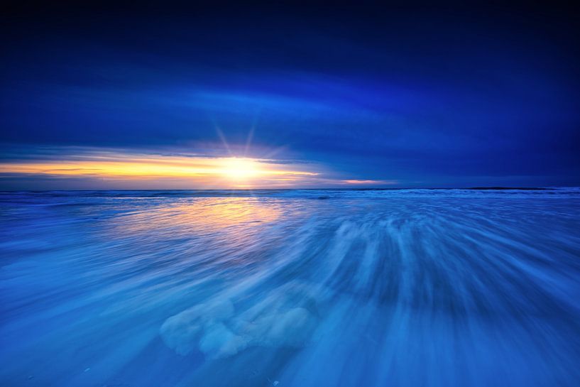 Blue exposure.. van Justin Sinner Photography ( Fotograaf op Texel)