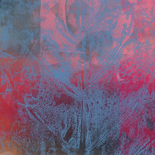 Blauw blad op rood en roze. Moderne botanische kunst.