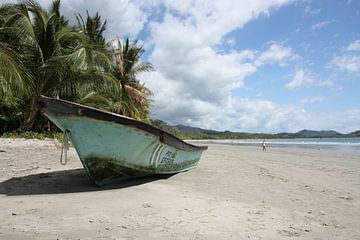 Boot op het strand van Samara
