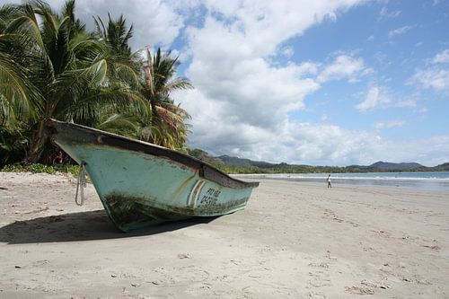 Boot op het strand van Samara
