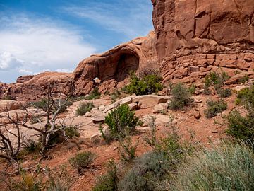 Woestijnlandschap met rotsformaties Arches National Park van Moniek van Rijbroek