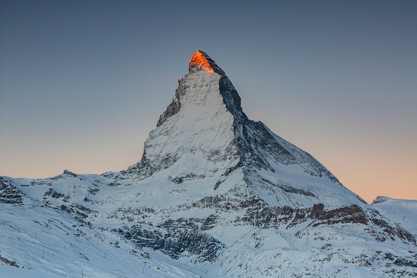 Incandescence des Alpes pendant le lever du soleil en hiver au Cervin valaisan par Martin Steiner