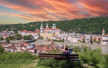 Uitzicht op de stad Passau vanaf de rivier de Inn van Animaflora PicsStock