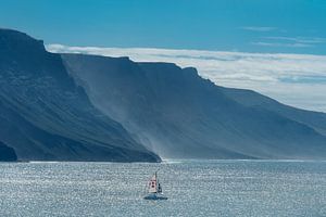 De noordwand van Lanzarote, Canarische Eilanden, gezien vanaf La Graciosa.