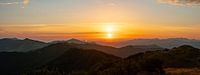 Zonsopgang boven de Ligurische Bergen van Leo Schindzielorz thumbnail