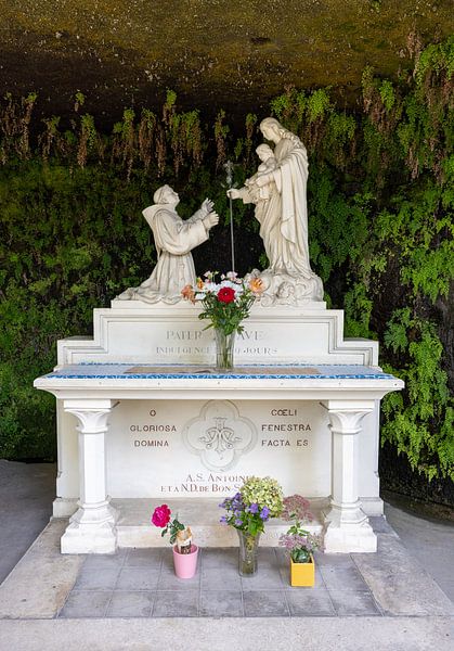 religion and statues in Brive-la-Gaillarde in France by Bopper Balten