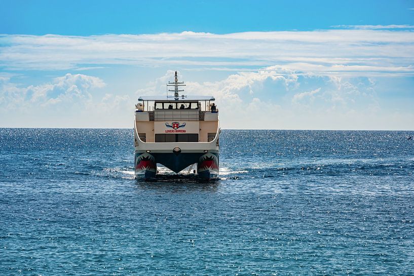 Catamaran ferry between Lanzarote and Fuerteventura by Photo Art Thomas Klee