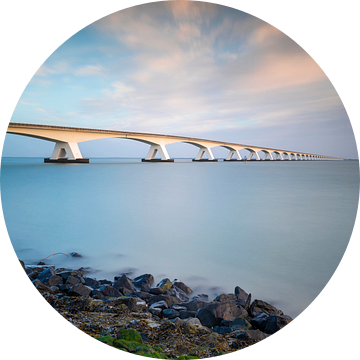 zonsopkomst achter de Zeelandbrug in de provincie Zeeland van gaps photography