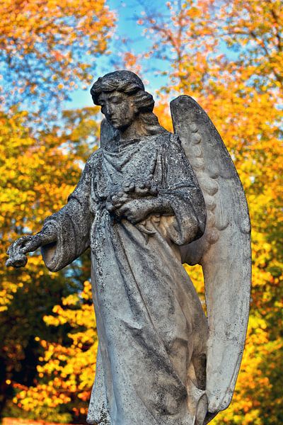 Autumnal angel song in front of colourful foliage by Silva Wischeropp