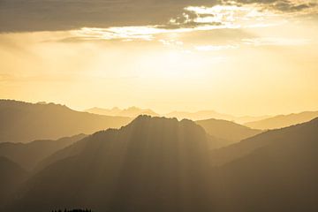 Zonsondergang over de Allgäuer Alpen van Leo Schindzielorz