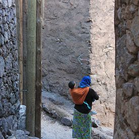 Mother with child Marocco by Serena Kok