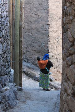 Mother with child Marocco von Serena Kok