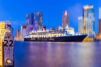 Queen Mary 2 bij avond - Adamski effect