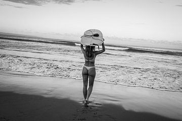 Surfer in Bali 1 by Ellis Peeters