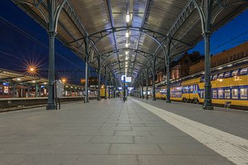Only on the platform by Johan Mooibroek
