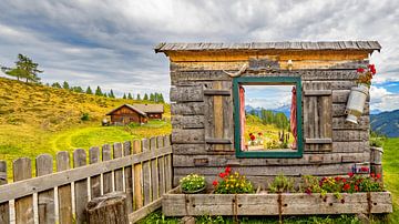 Ein Fenster auf der Lackenalm von Christa Kramer