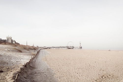 Zondagochtend in februari op het strand van Scheveningen