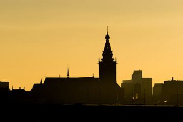 Prachtig silhouet van Nijmegen en de Stevenskerk van Patrick Verhoef