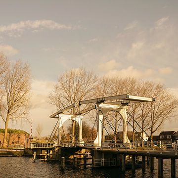 Ophaalbrug in Weesp. van Alie Ekkelenkamp