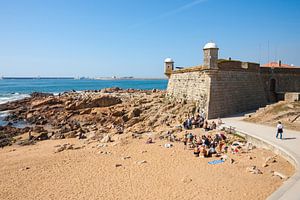 Oud middeleeuws Fort aan de Atlantische kust