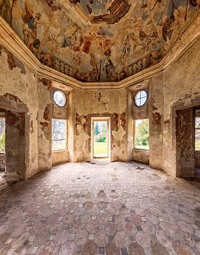 Pavillon en République tchèque avec un magnifique plafond peint sur Gentleman of Decay