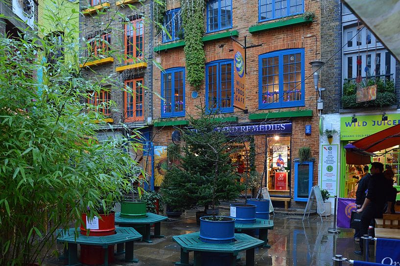 Trop humide pour s'asseoir dehors par Frank's Awesome Travels