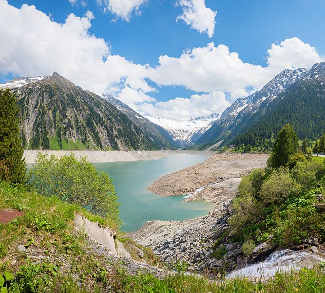 schilderachtig stuwmeer Schlegeisspeicher, voorjaarslandschap Tirol, Au van SusaZoom