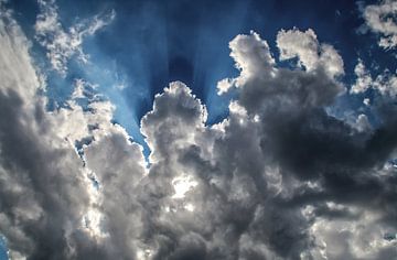 Wolkenlucht van Karlo Bolder