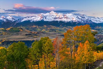 Photo de Wilson Peak enneigé, lever de soleil d'automne - Colorado Rocky Mountains, Aspen Forest Landscape Wall Art, Colorado Photography Prints sur Daniel Forster