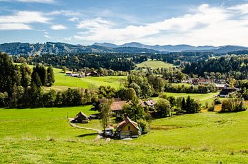 Ferme et paysage de collines dans l'Allgäu sur Dieter Walther