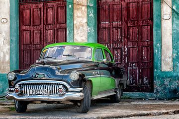 Kleurrijke oldtimer, Cuba van Ferdinand Mul
