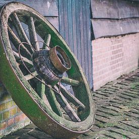 Old wheel by Erwin Heuver