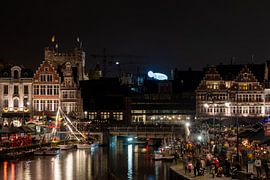 Die St.-Nikolaus-Kirche in Gent mit dem Lichterfest von Marcel Derweduwen