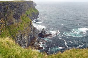 Die Cliffs of Moher sind die bekanntesten Klippen in Irland.