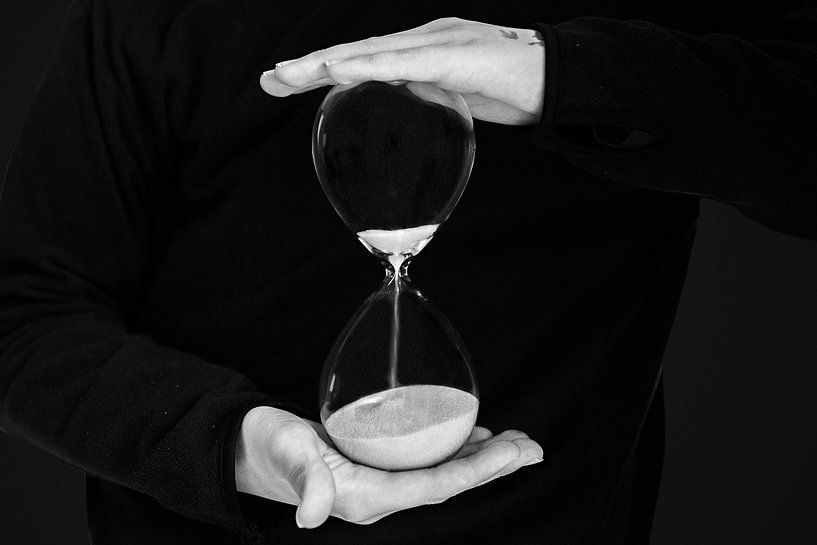 Hourglass, time is precious by Maren Oude Essink