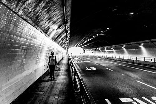 Licht im Tunnel mit Perspektive