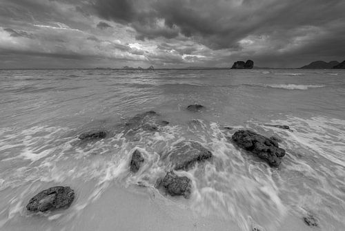 op het strand van Koh Ngai