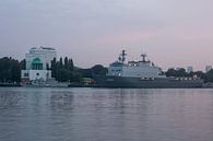 De Koninklijke Marine met Zr.MS. Rotterdam in Rotterdam van MS Fotografie | Marc van der Stelt thumbnail
