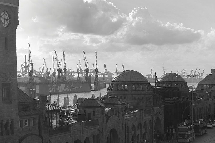 Hamburg Landungsbrücken by Christian Wölck